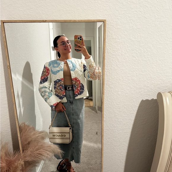 hi! im abbi my favorite brands are coach,ralph lauren,&anthro!🎀 - Picture 4 of 11